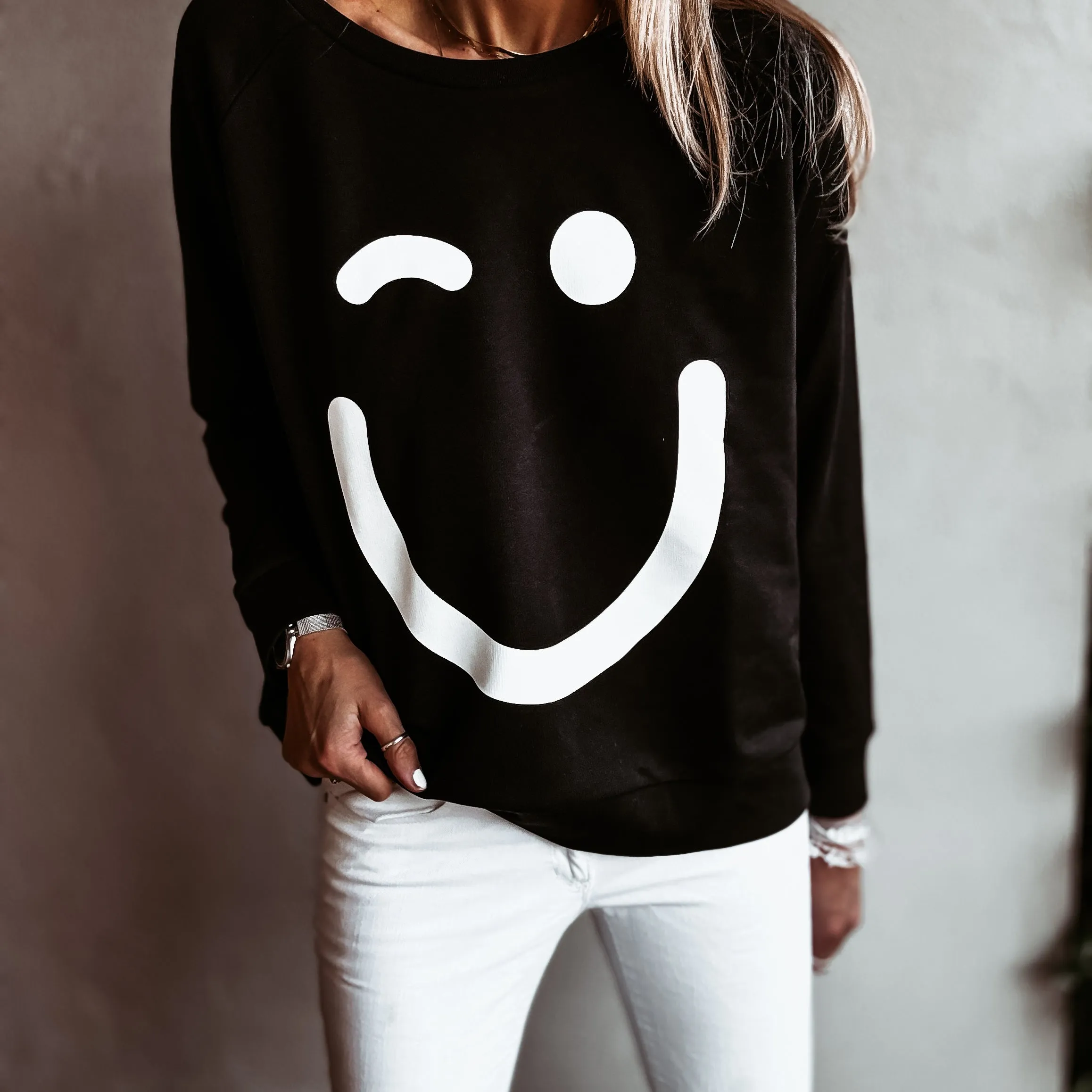 BLACK Smiley sweatshirt *relaxed style* NEW