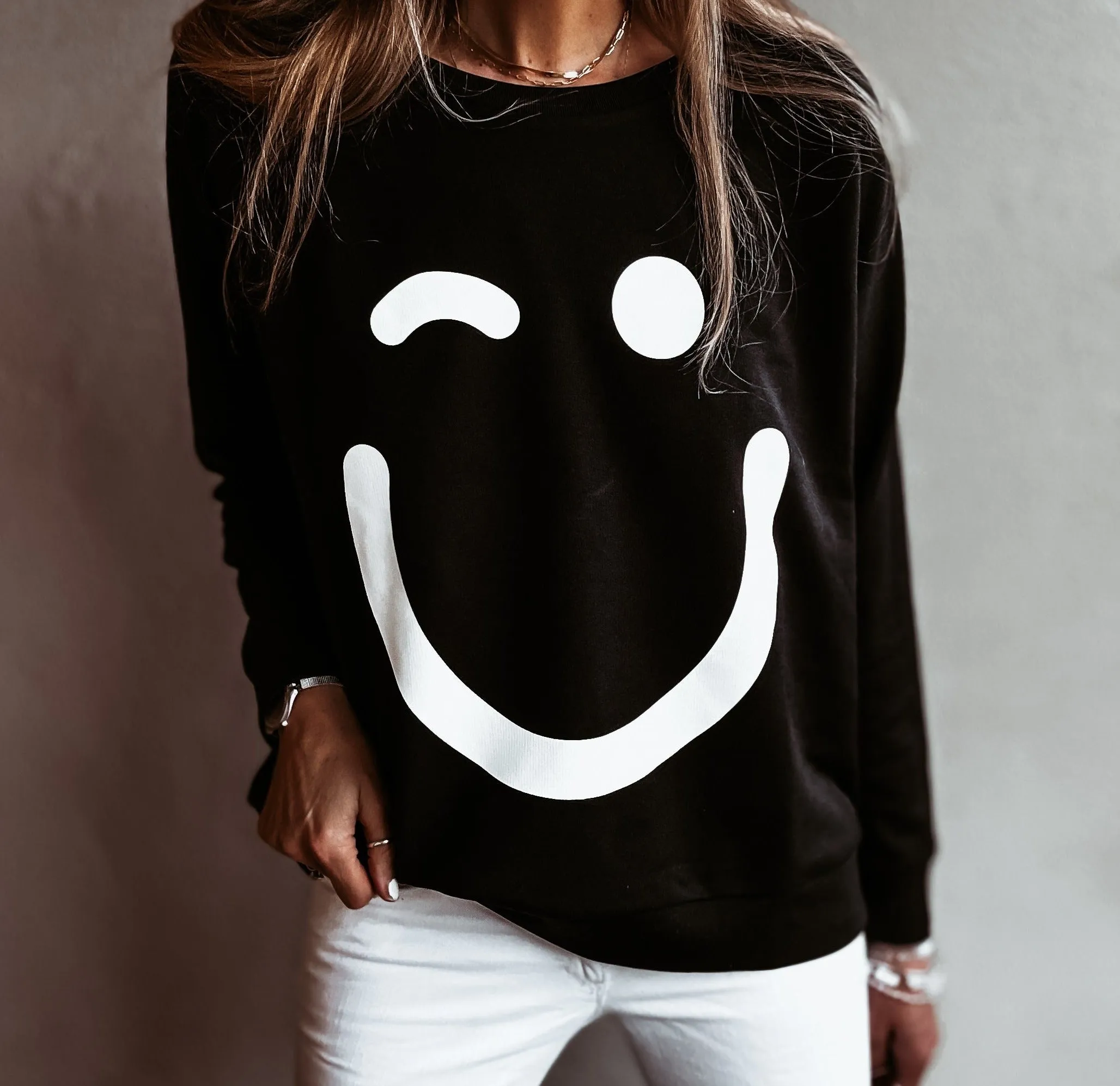 BLACK Smiley sweatshirt *relaxed style* NEW