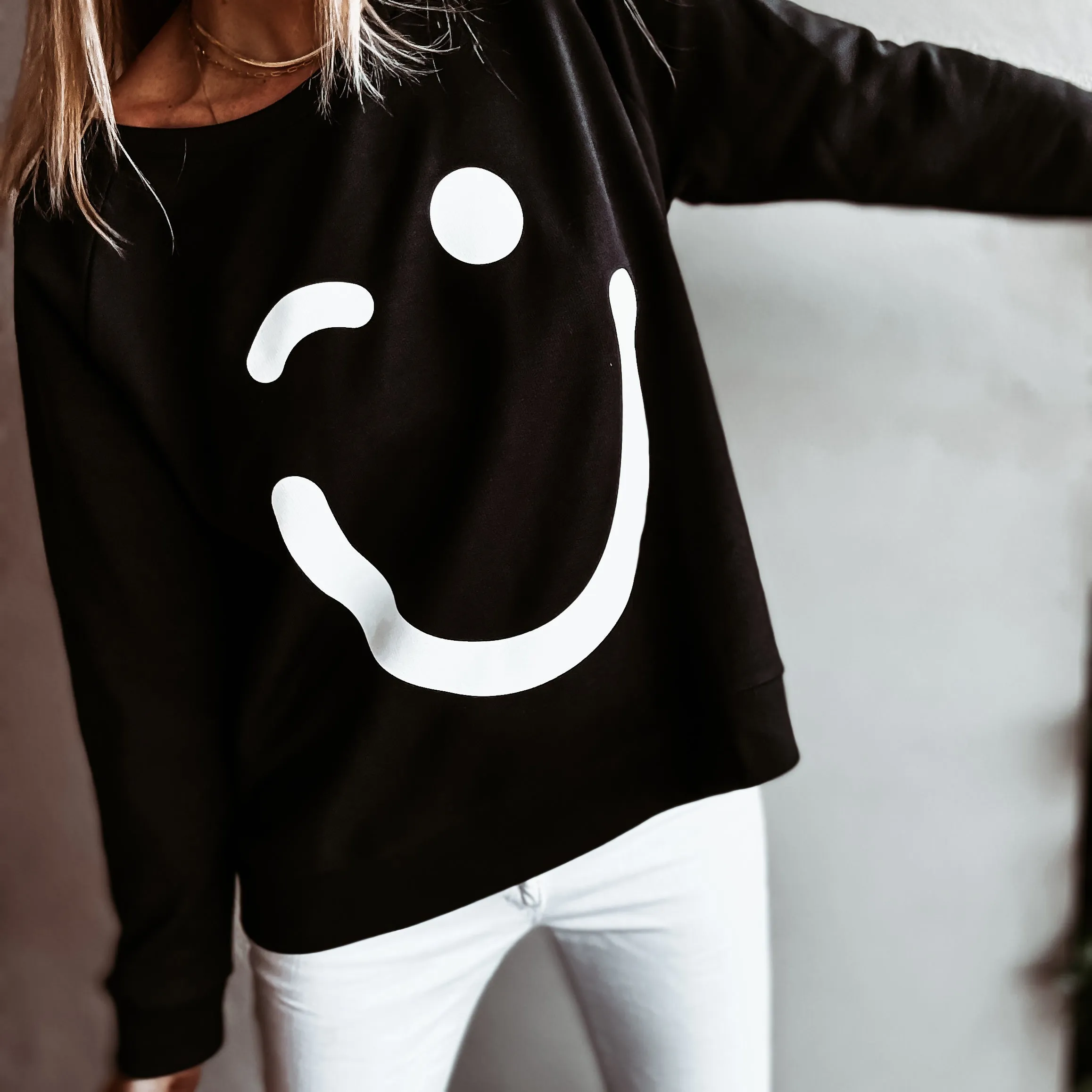 BLACK Smiley sweatshirt *relaxed style* NEW