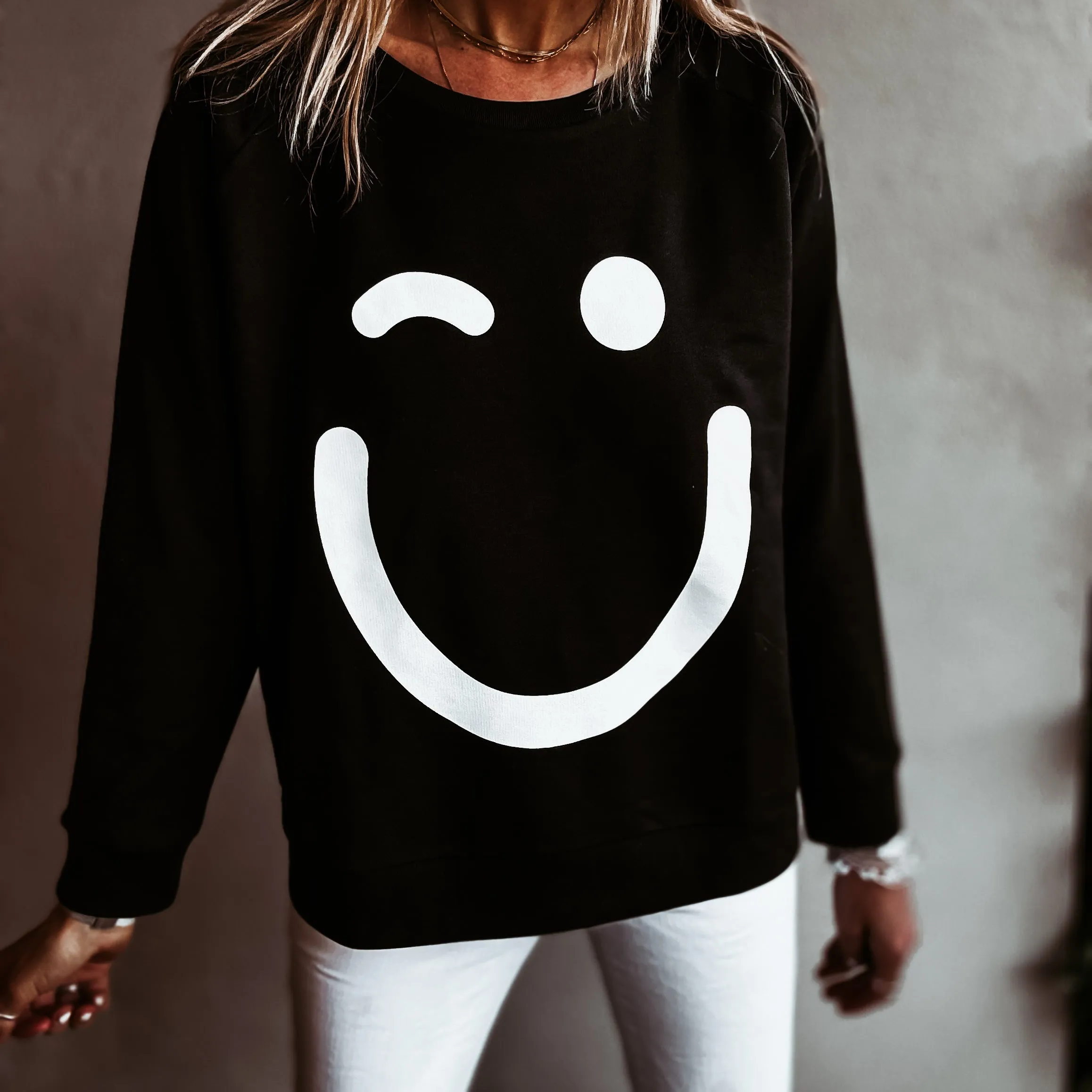 BLACK Smiley sweatshirt *relaxed style* NEW