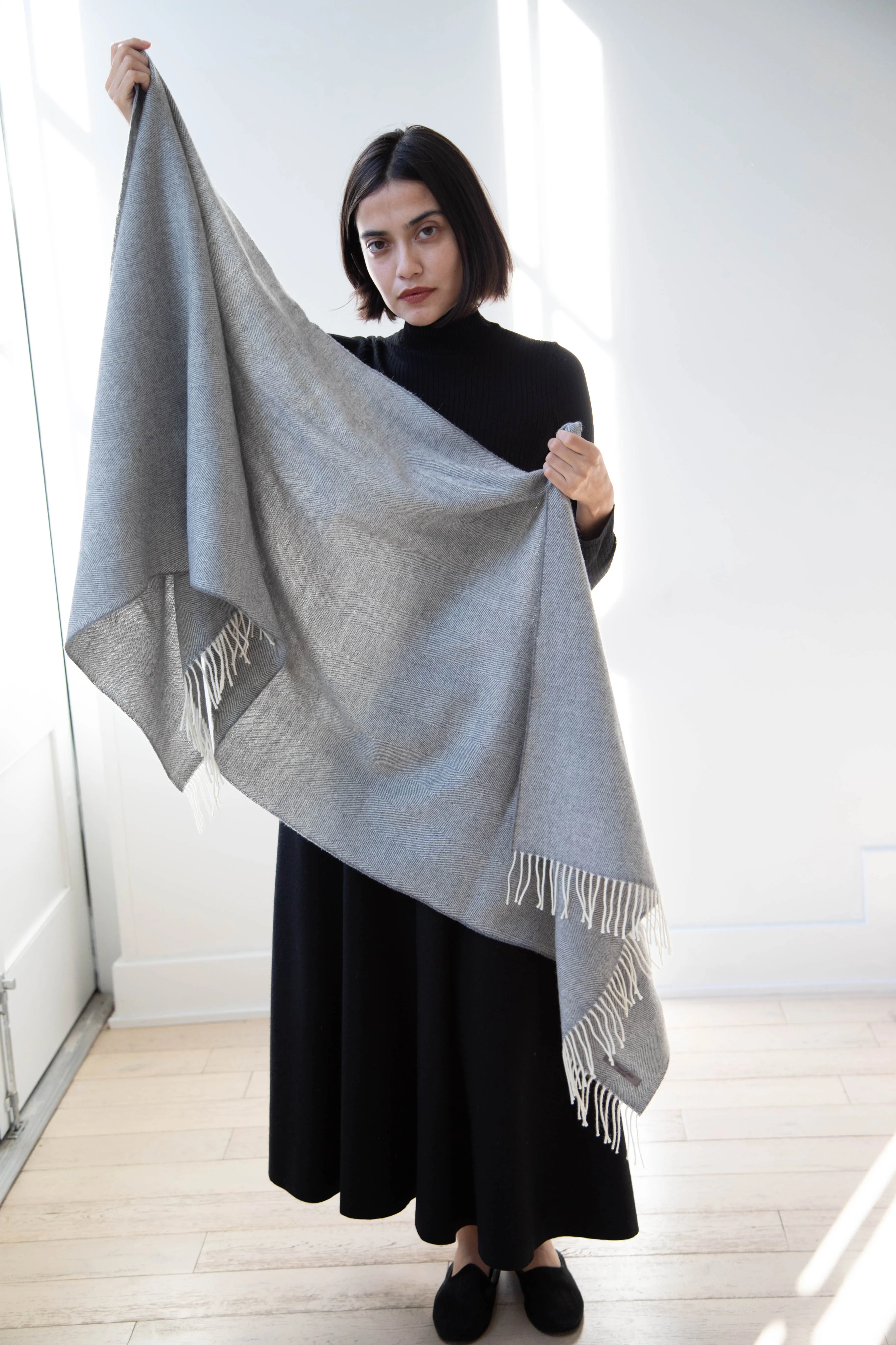 Donegal Mills | Herringbone Scarf in Grey