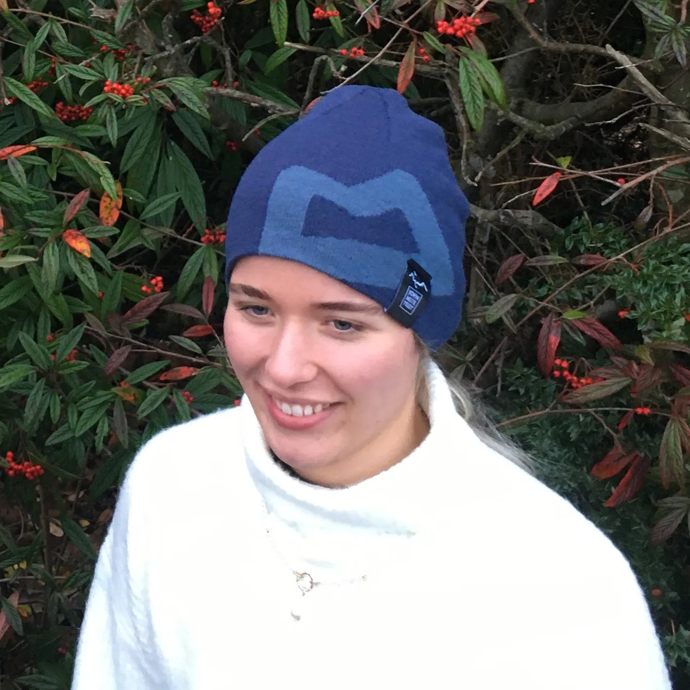 Mountain Equipment beanie (Dark Blue)