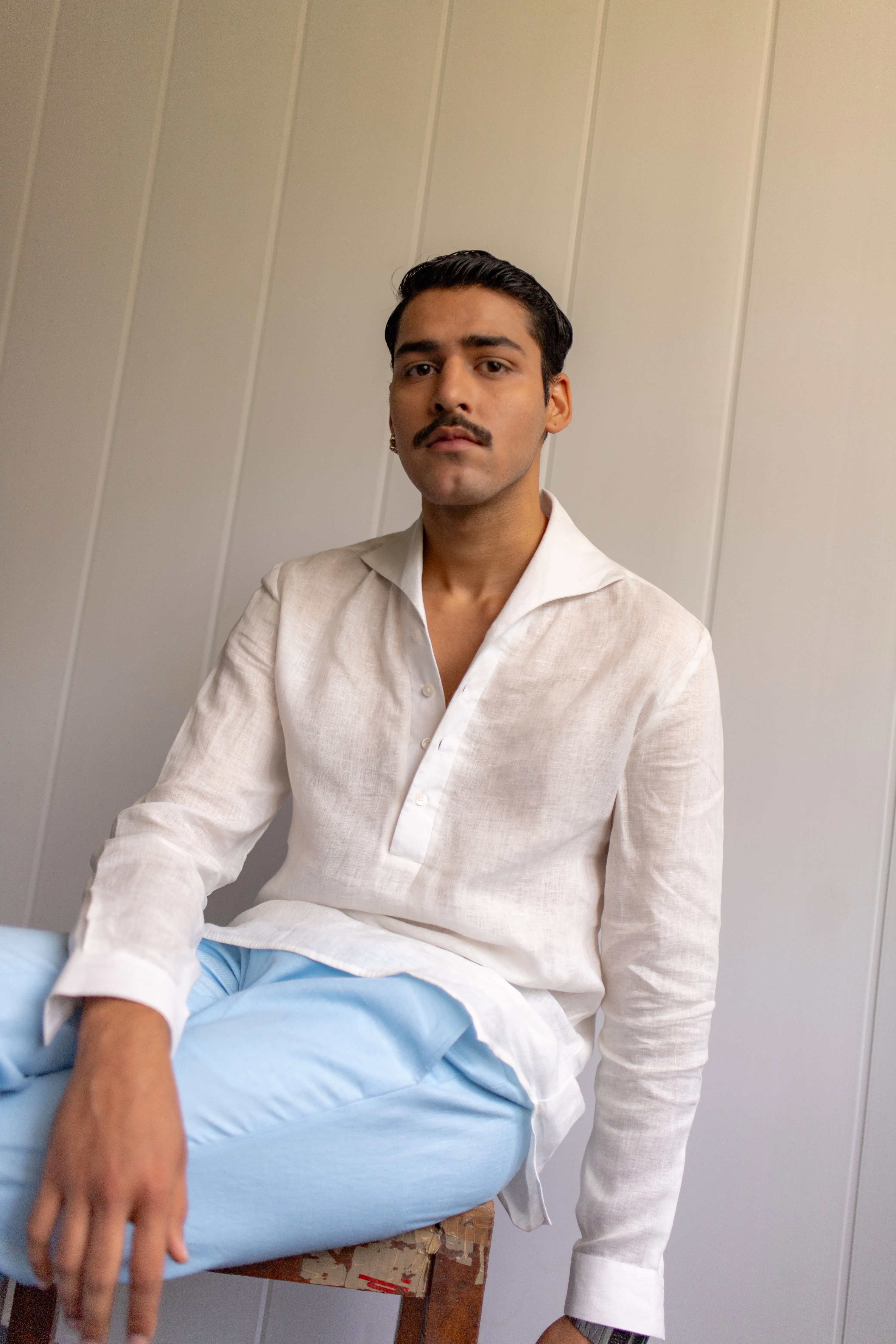 SEAMLESS COLLAR WHITE LINEN KURTA