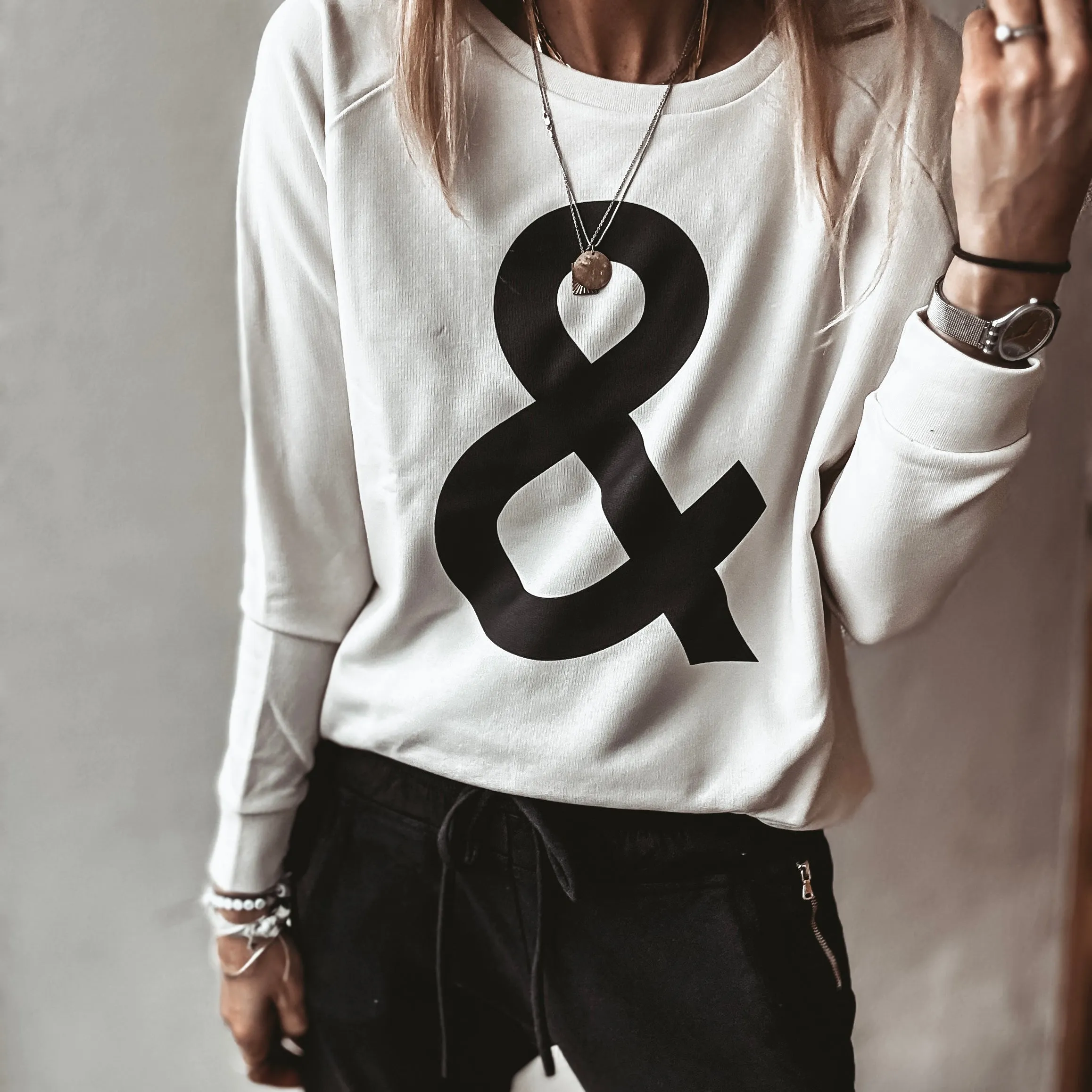 VINTAGE WHITE Ampersand sweatshirt *relaxed style* NEW