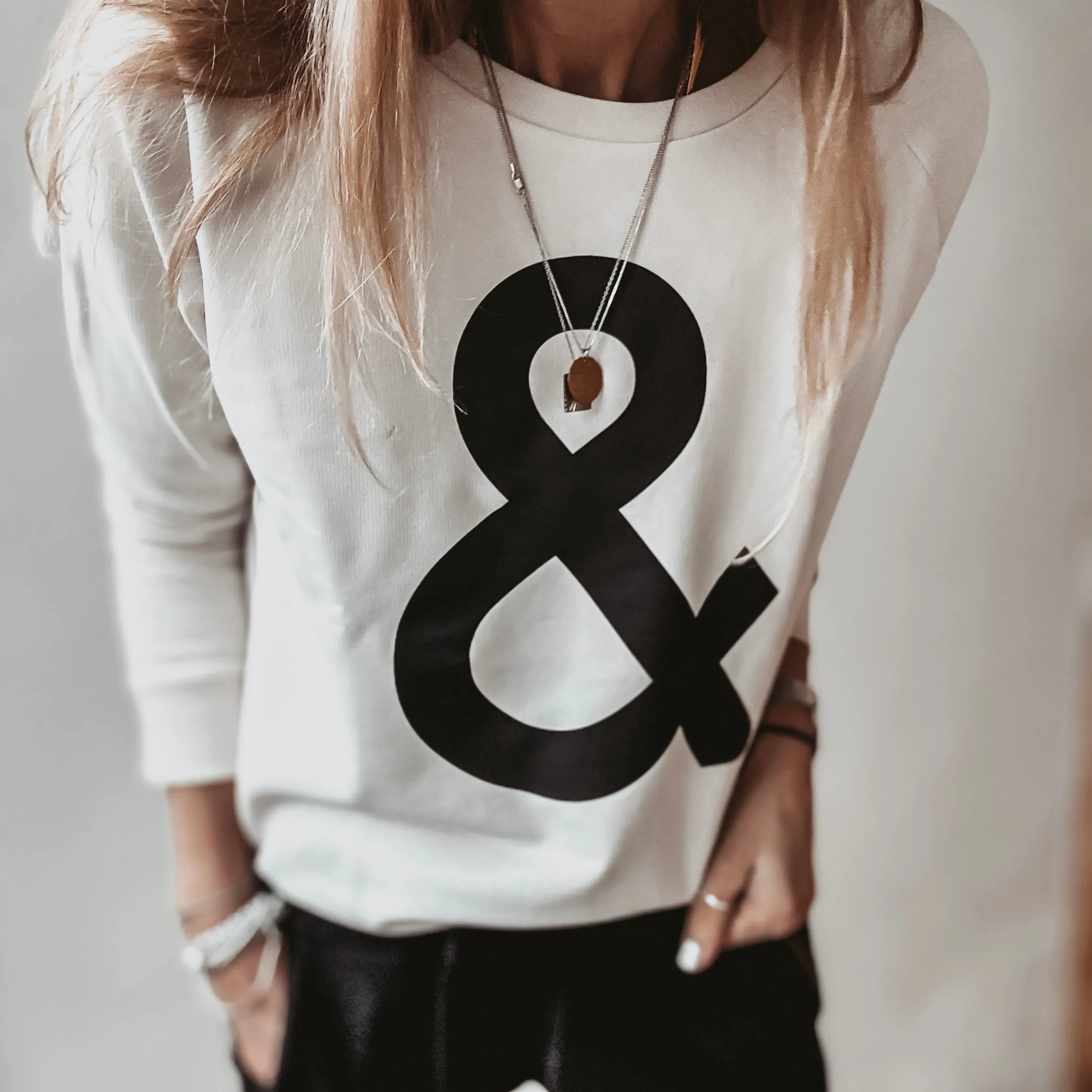 VINTAGE WHITE Ampersand sweatshirt *relaxed style* NEW