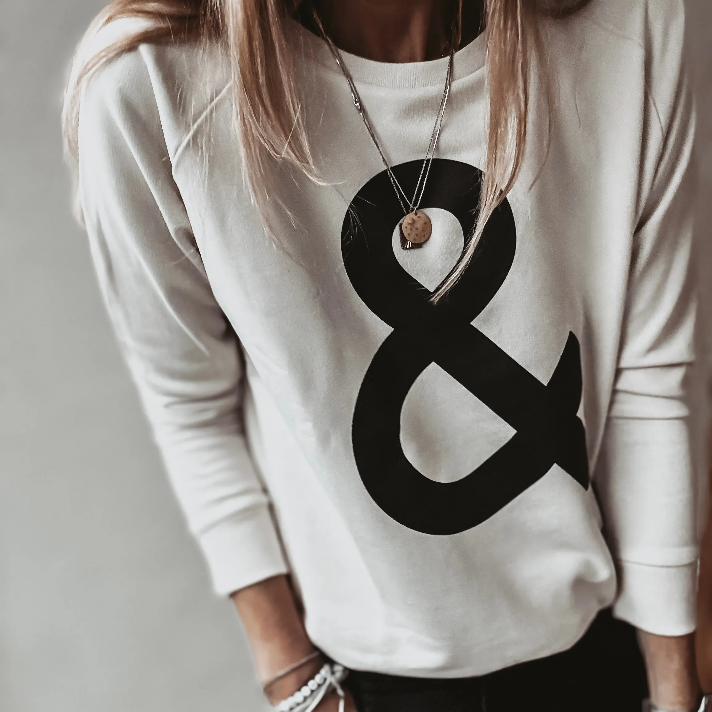 VINTAGE WHITE Ampersand sweatshirt *relaxed style* NEW