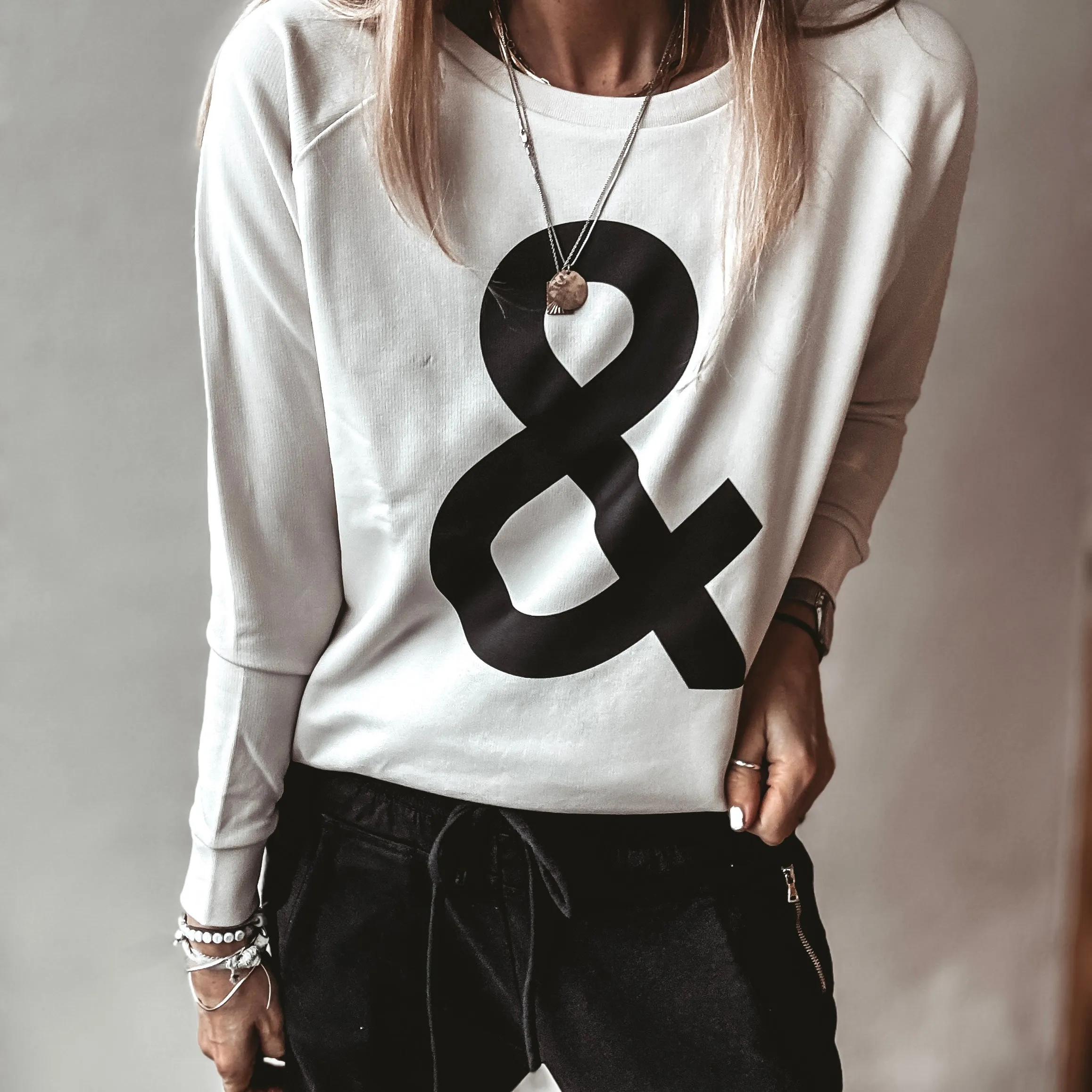 VINTAGE WHITE Ampersand sweatshirt *relaxed style* NEW