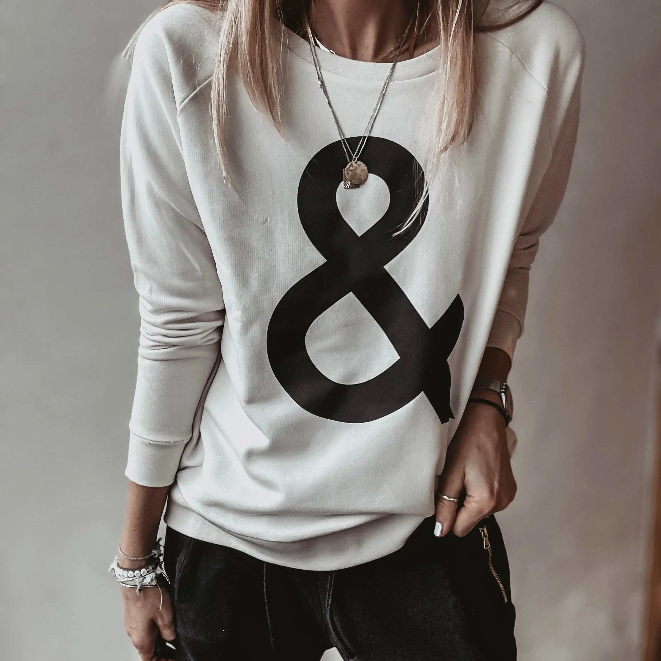 VINTAGE WHITE Ampersand sweatshirt *relaxed style* NEW